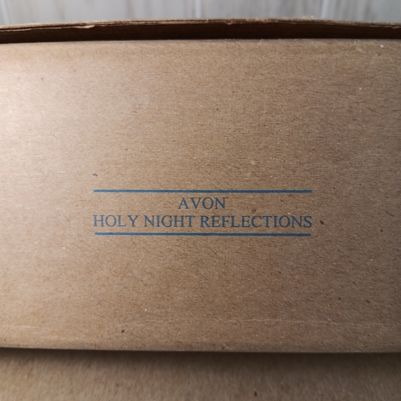 Vintage Avon Holy Night Reflections Lighted Nativity Scene - Picture 3 of 6